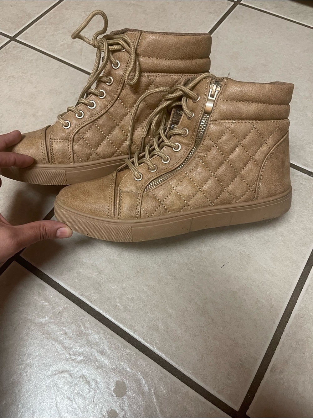 Quilted High-Top Women's Sneakers - Tan